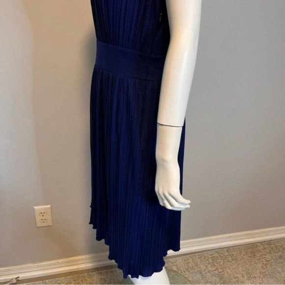 Banana Republic Mystic Blue Pleated V-Neck Sleeveless Dress Size 10 - Picture 5 of 12